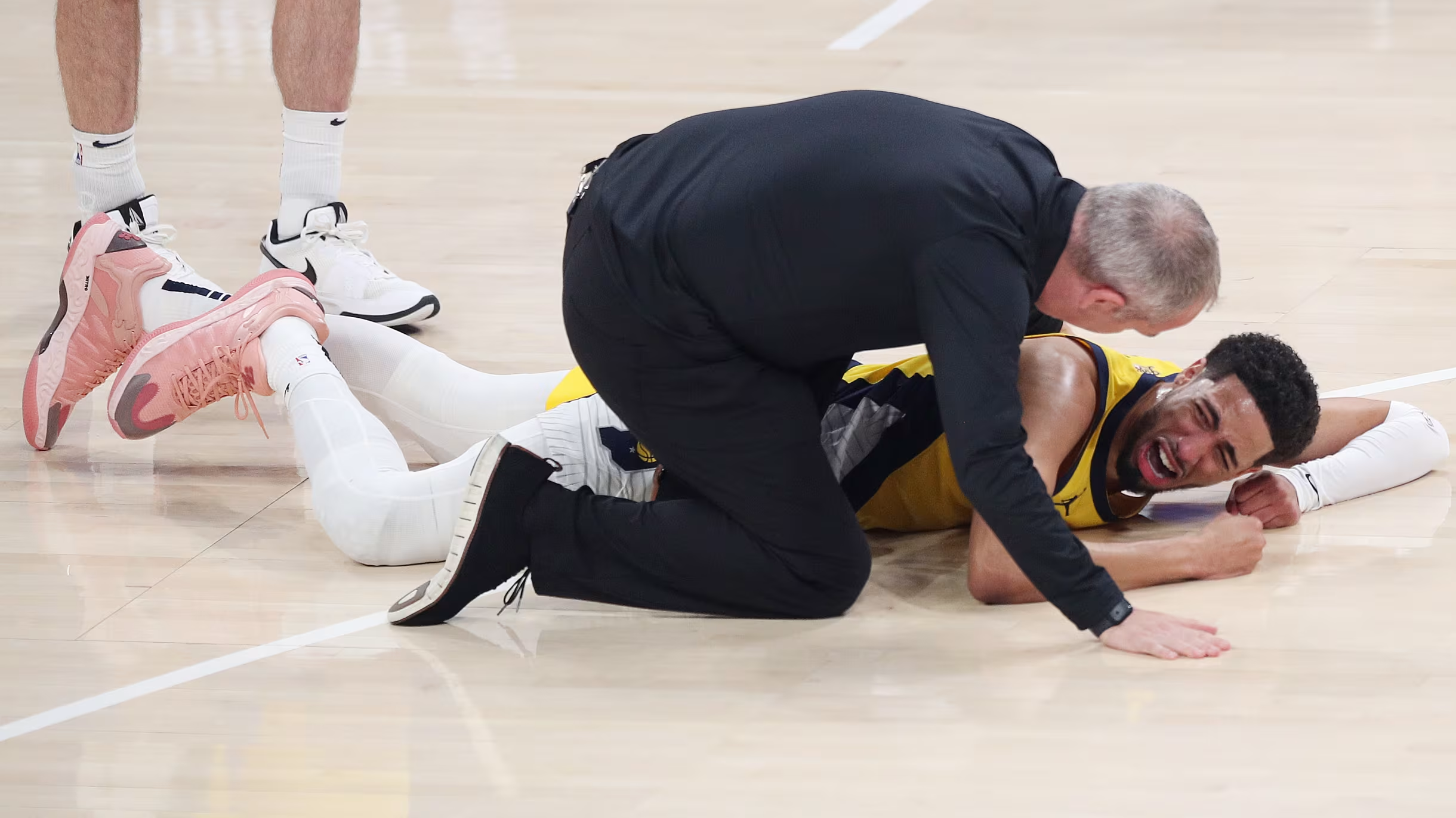 爱游戏APP-包含NBA总决赛赛程吃紧；俄克拉荷马雷霆今晚刷新队史纪录；球迷炸锅；控场能力受关注的词条