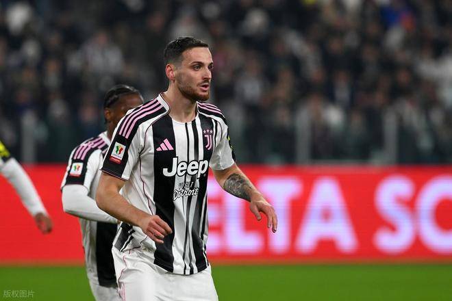 爱游戏体育-尤文图斯清晨止住颓势，志在意大利杯名次提升，气氛紧张，更衣室氛围转暖(文征明兰亭序原文)